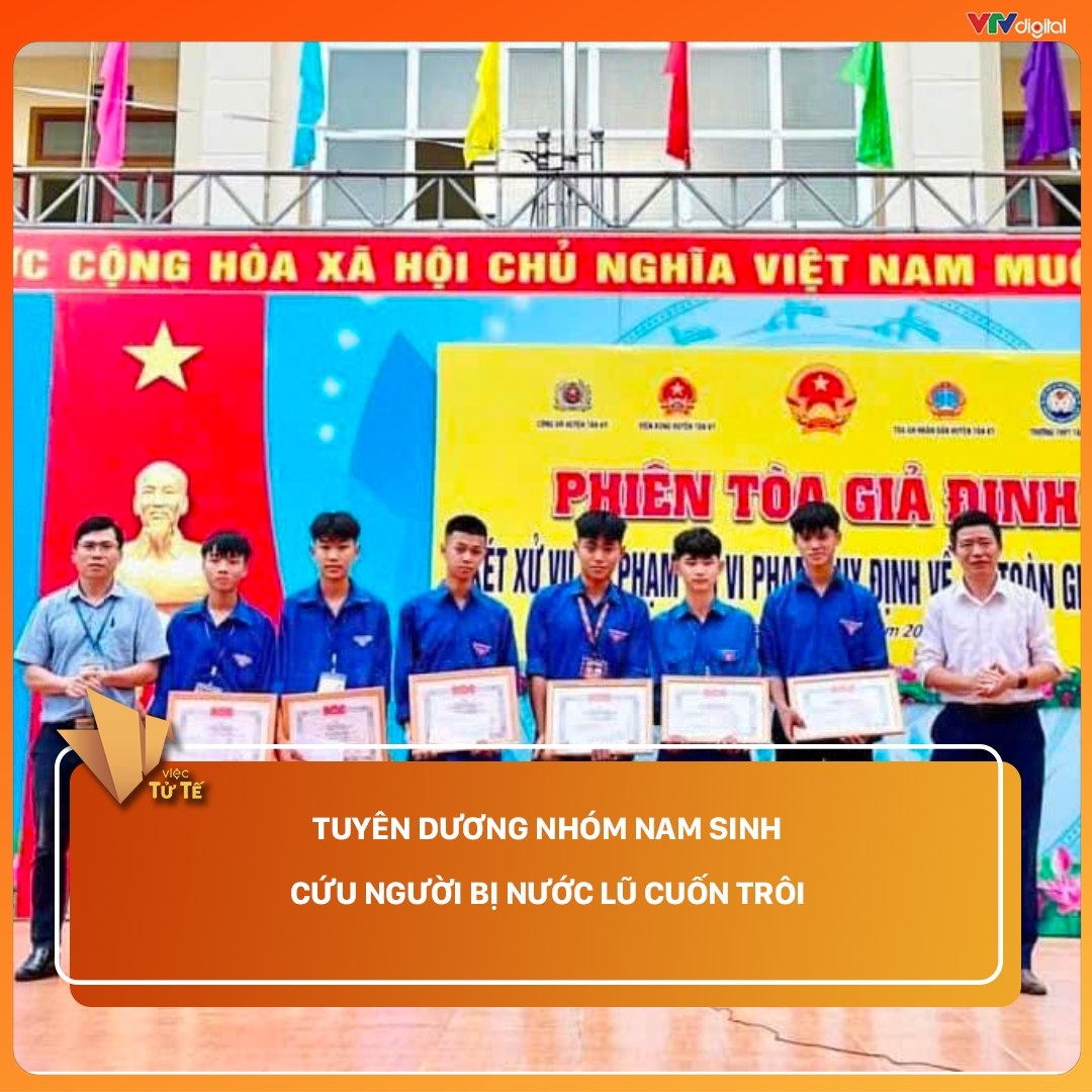 Một nhóm nam sinh ở huyện Tân Kỳ, Nghệ An hỗ trợ người dân đi qua đoạn đường nước chảy xiết trong mưa lũ được tuyên dương trước toàn trườngMột nhóm nam sinh ở huyện Tân Kỳ, Nghệ An hỗ trợ 