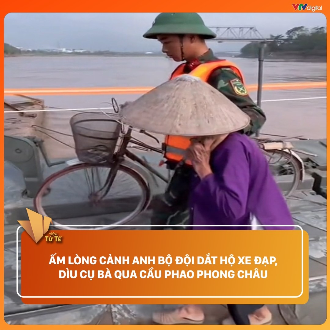 Hình ảnh anh bộ đội một tay dắt xe đạp, một tay cẩn thận dìu cụ bà qua cầu Phong Châu (Phú Thọ) gây xúc động, được hàng nghìn người chia sẻ khắp mạng xã hội.