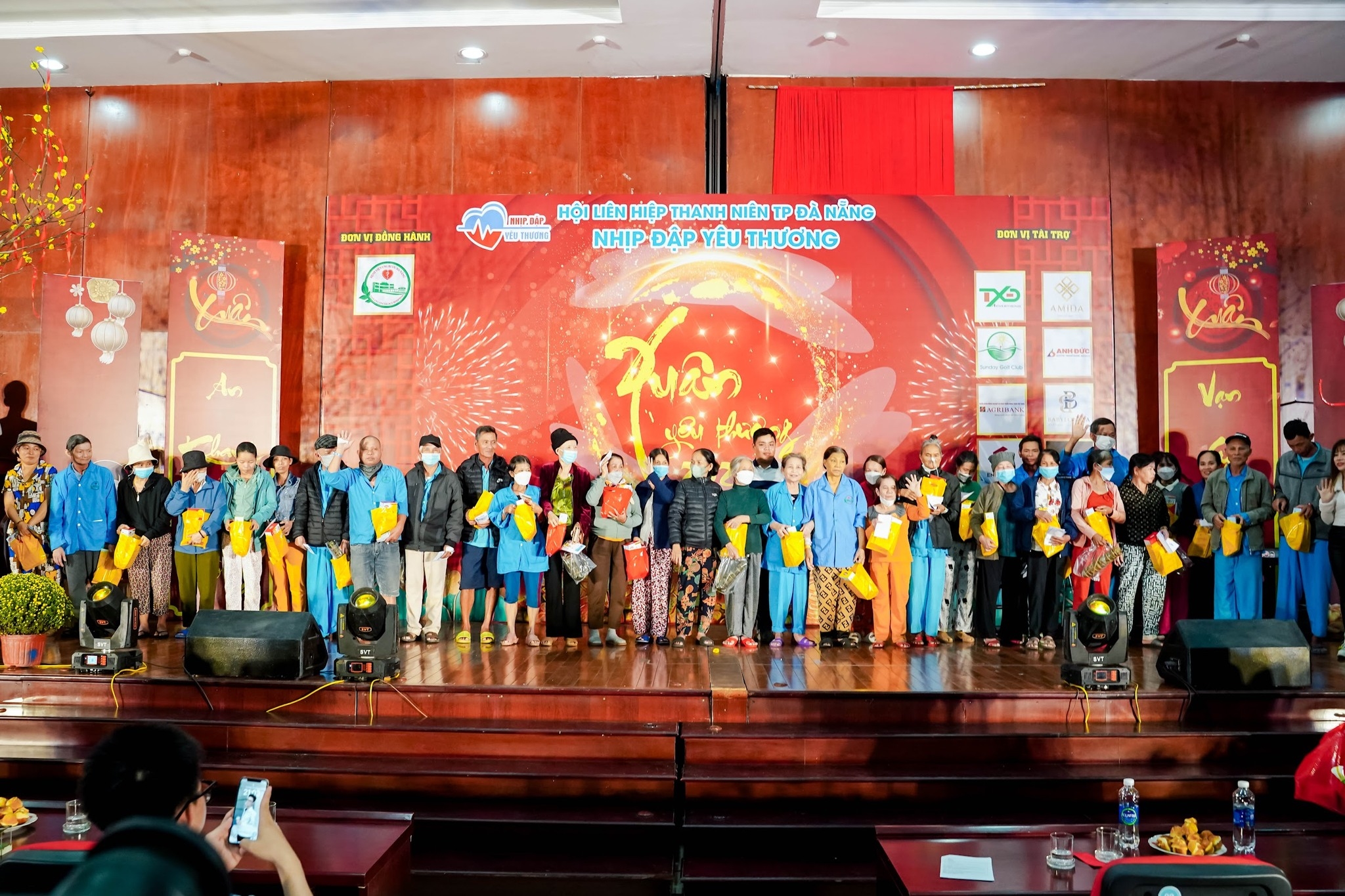 Những nụ cười hạnh phúc tại bệnh viện Ung bướu Đà Nẵng: bệnh nhân được tặng tóc, chụp ảnh, nấu bánh tét 🌸
